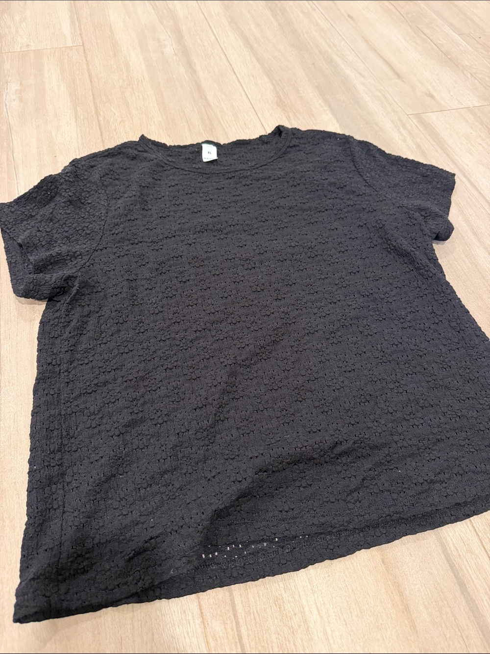 Old Navy Black Short Sleeve Textured Crewneck Tee - Picture 3 of 4